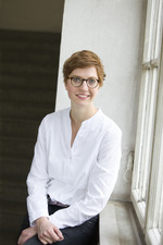 Dr. Astrid Séville